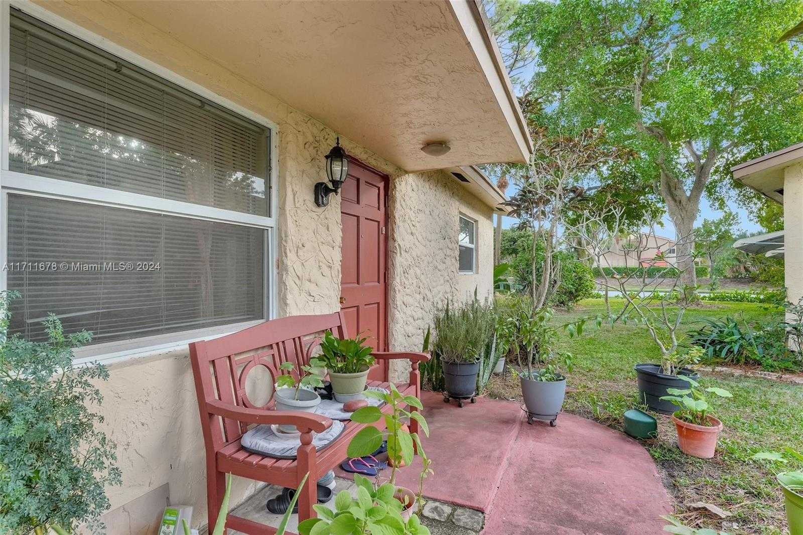 Small Image of 412 SOUTH WEST NATURA AVE, Deerfield Beach Number 2
