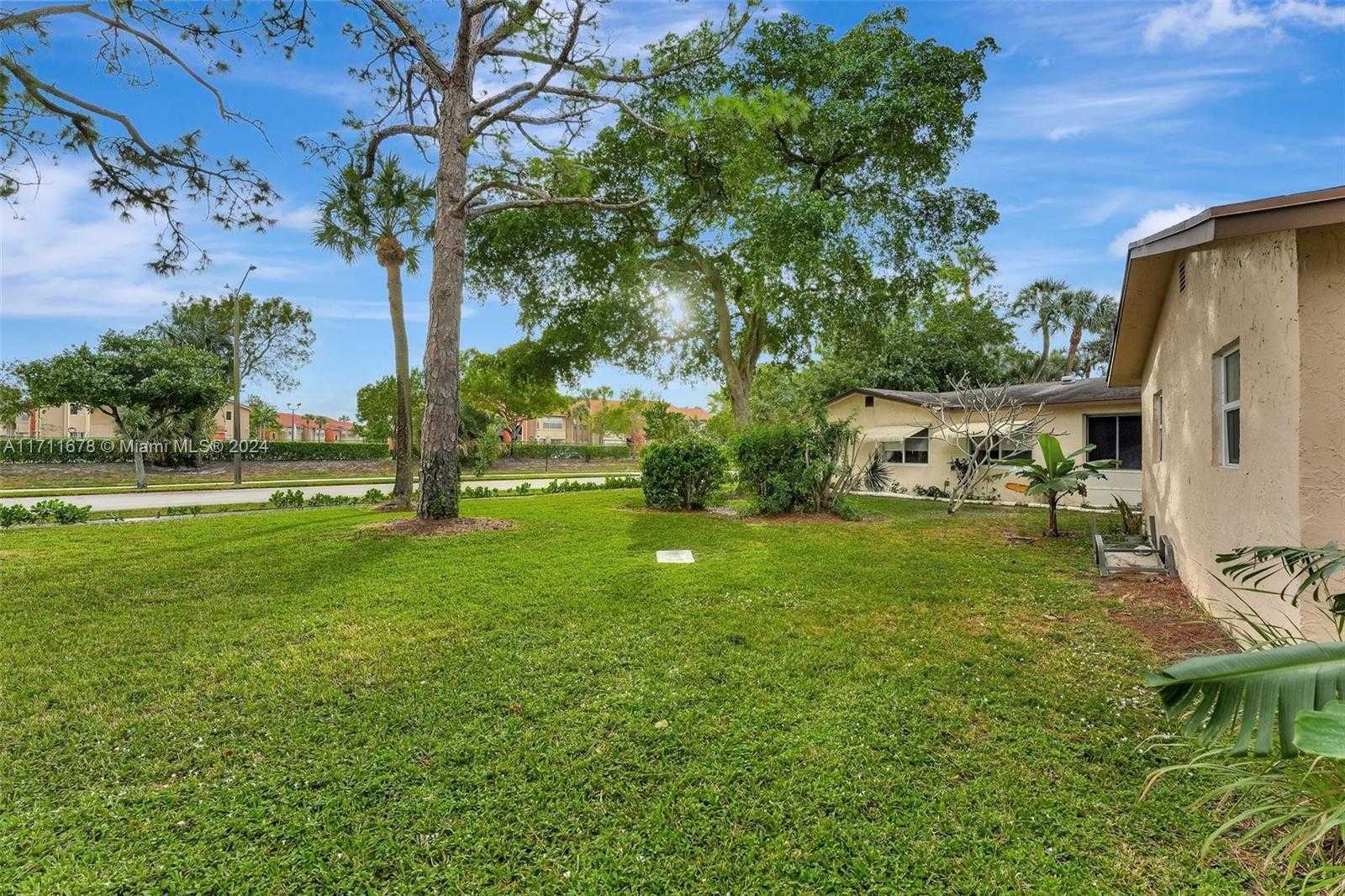 Small Image of 412 SOUTH WEST NATURA AVE, Deerfield Beach Number 28