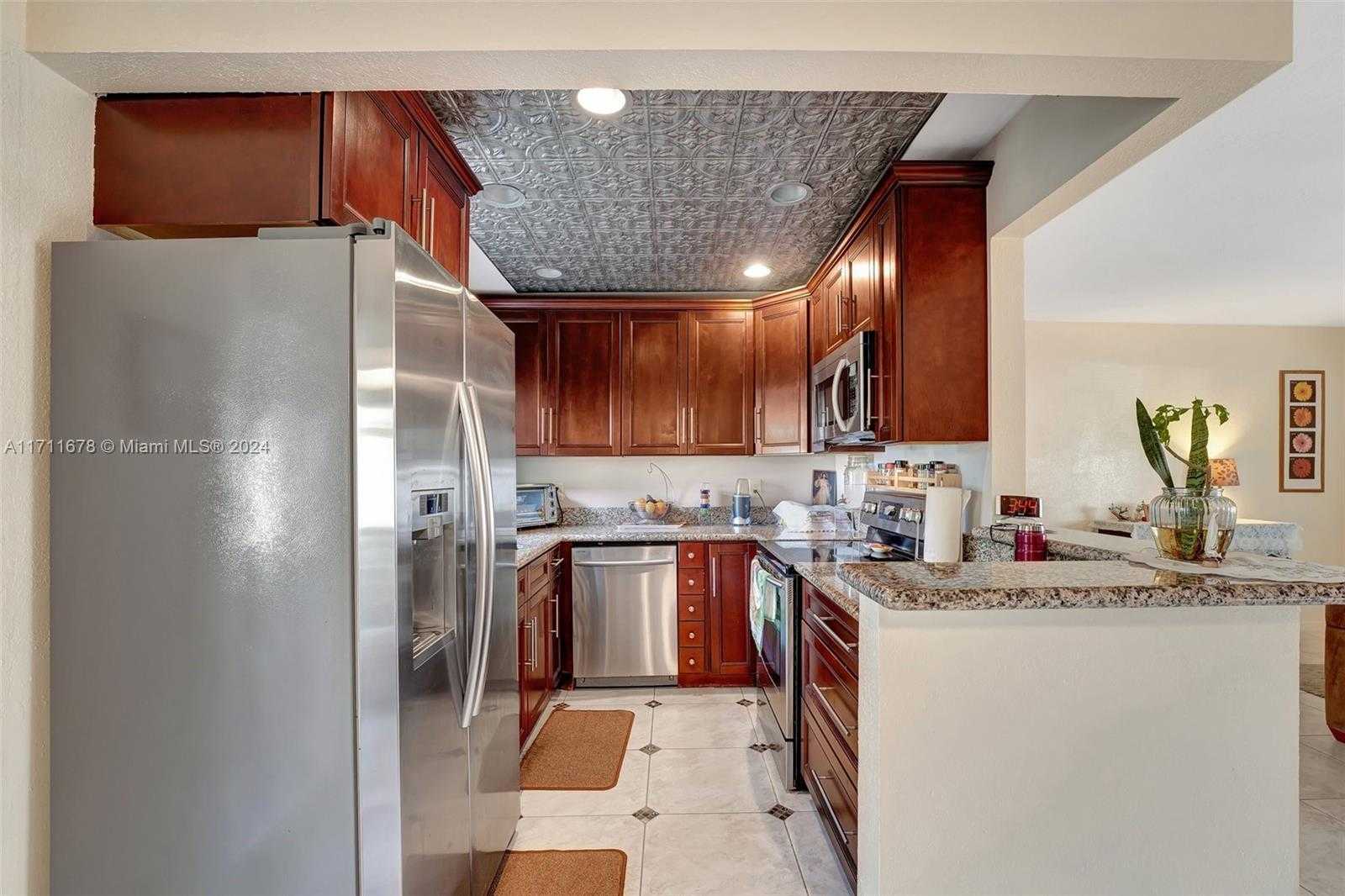 Small Image of 412 SOUTH WEST NATURA AVE, Deerfield Beach Number 3