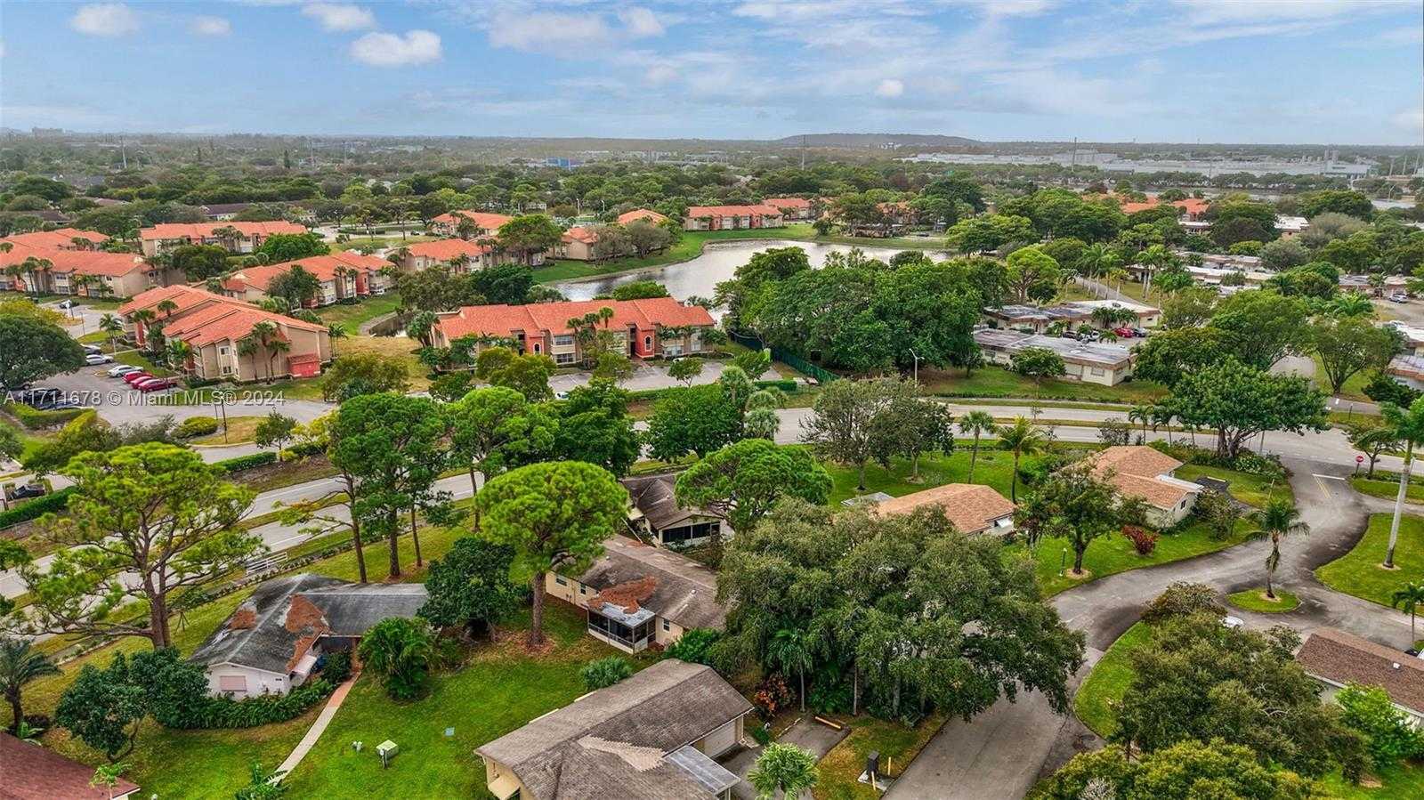 Small Image of 412 SOUTH WEST NATURA AVE, Deerfield Beach Number 35