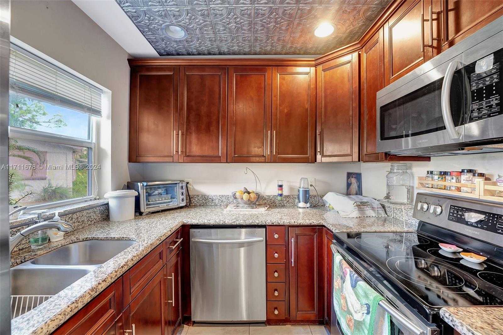 Small Image of 412 SOUTH WEST NATURA AVE, Deerfield Beach Number 6
