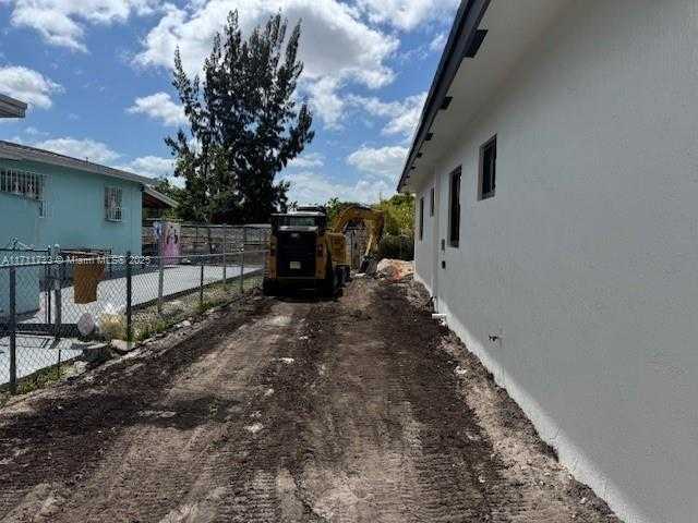 Small Image of 15167 NORTH WEST RAILROAD DR, Miami Gardens Number 15