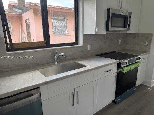 Small Image of 15167 NORTH WEST RAILROAD DR, Miami Gardens Number 2
