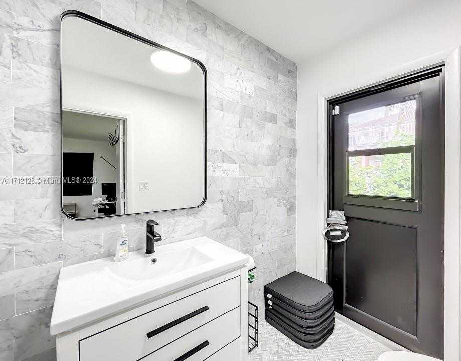 Small Image of 3351 NORTH EAST 164TH ST, North Miami Beach Number 13