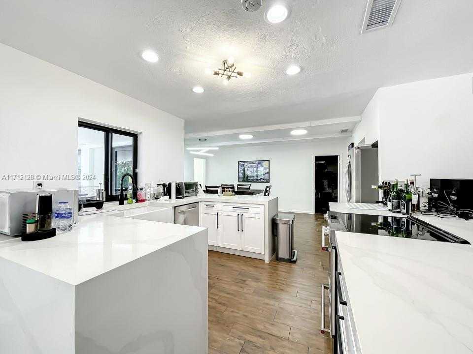 Small Image of 3351 NORTH EAST 164TH ST, North Miami Beach Number 17