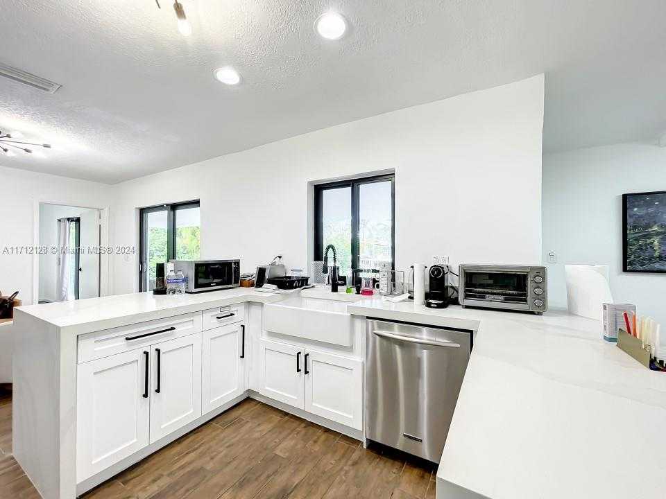 Small Image of 3351 NORTH EAST 164TH ST, North Miami Beach Number 18