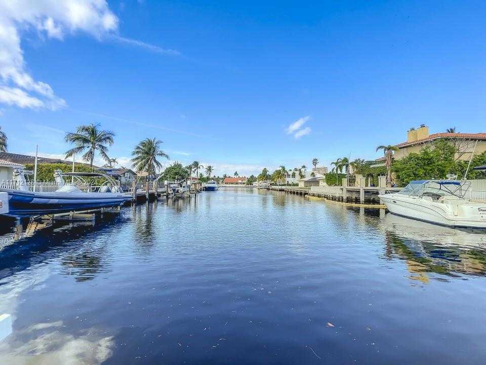 Small Image of 3351 NORTH EAST 164TH ST, North Miami Beach Number 2