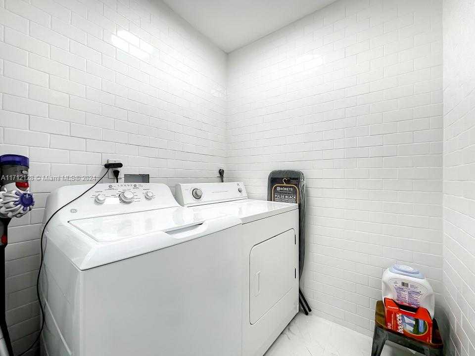 Small Image of 3351 NORTH EAST 164TH ST, North Miami Beach Number 7