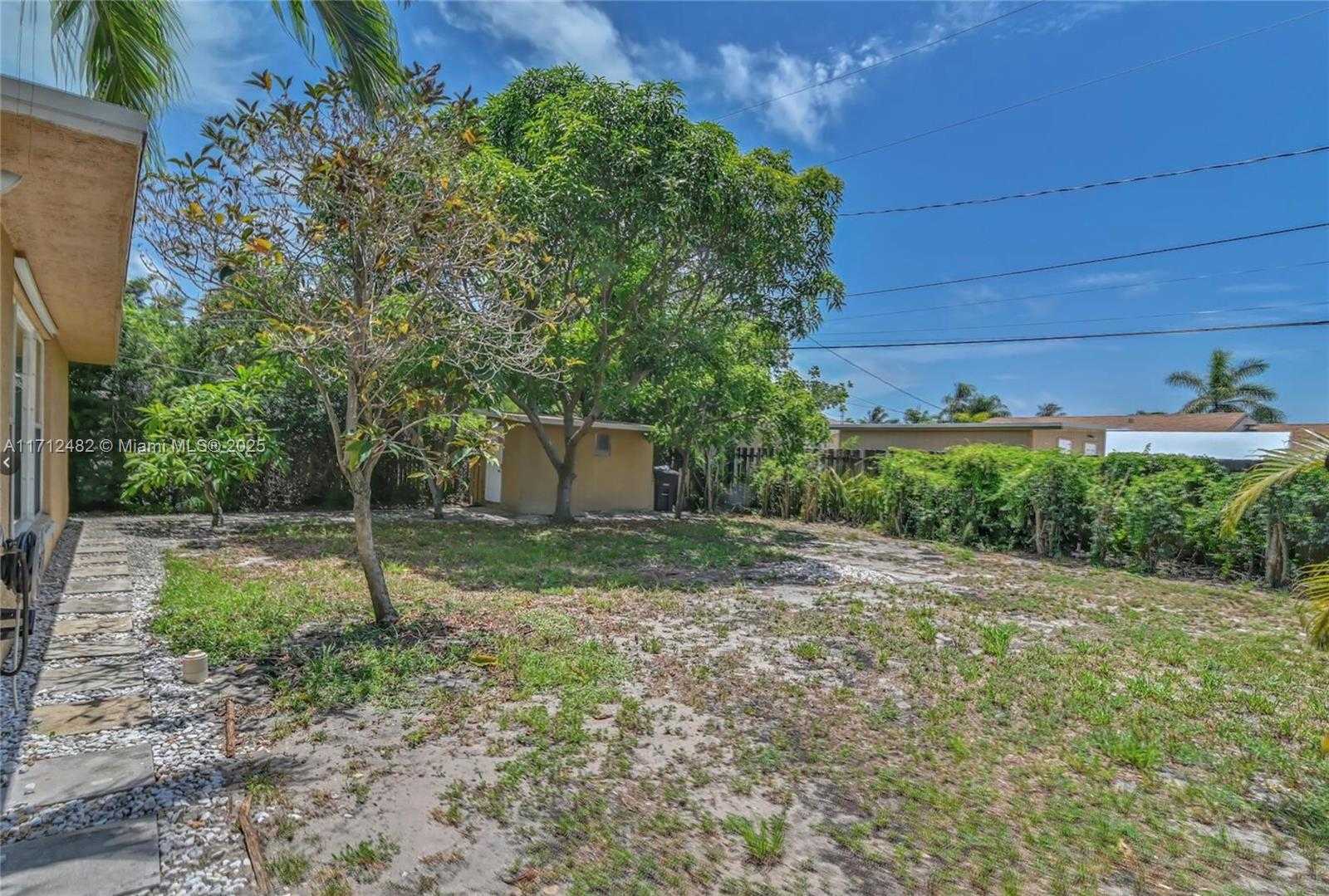 Small Image of 822 AVENIDA HERMOSA, West Palm Beach Number 14