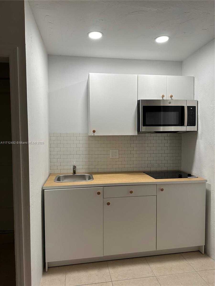 Small Image of 822 AVENIDA HERMOSA, West Palm Beach Number 15