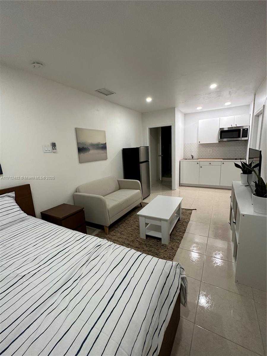 Small Image of 822 AVENIDA HERMOSA, West Palm Beach Number 19