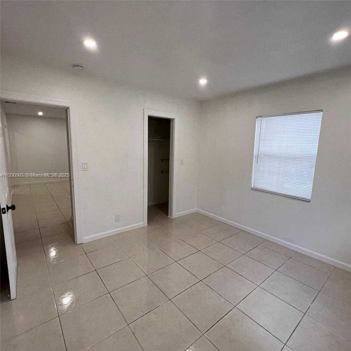 Small Image of 822 AVENIDA HERMOSA, West Palm Beach Number 3