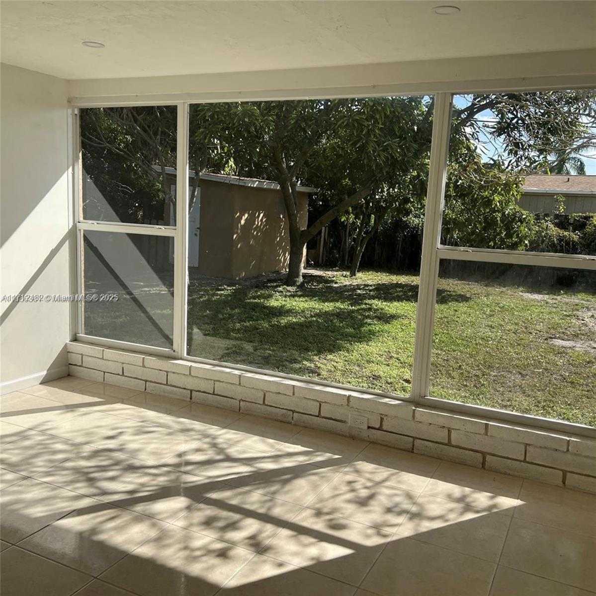 Small Image of 822 AVENIDA HERMOSA, West Palm Beach Number 5