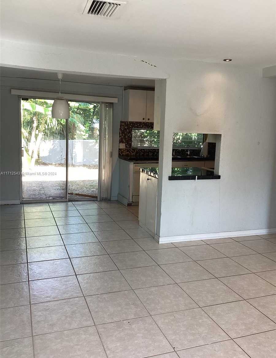 Small Image of 5741 Simms St, Hollywood, FL 33021, USA Number 10