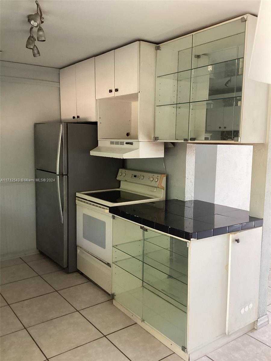 Small Image of 5741 Simms St, Hollywood, FL 33021, USA Number 11