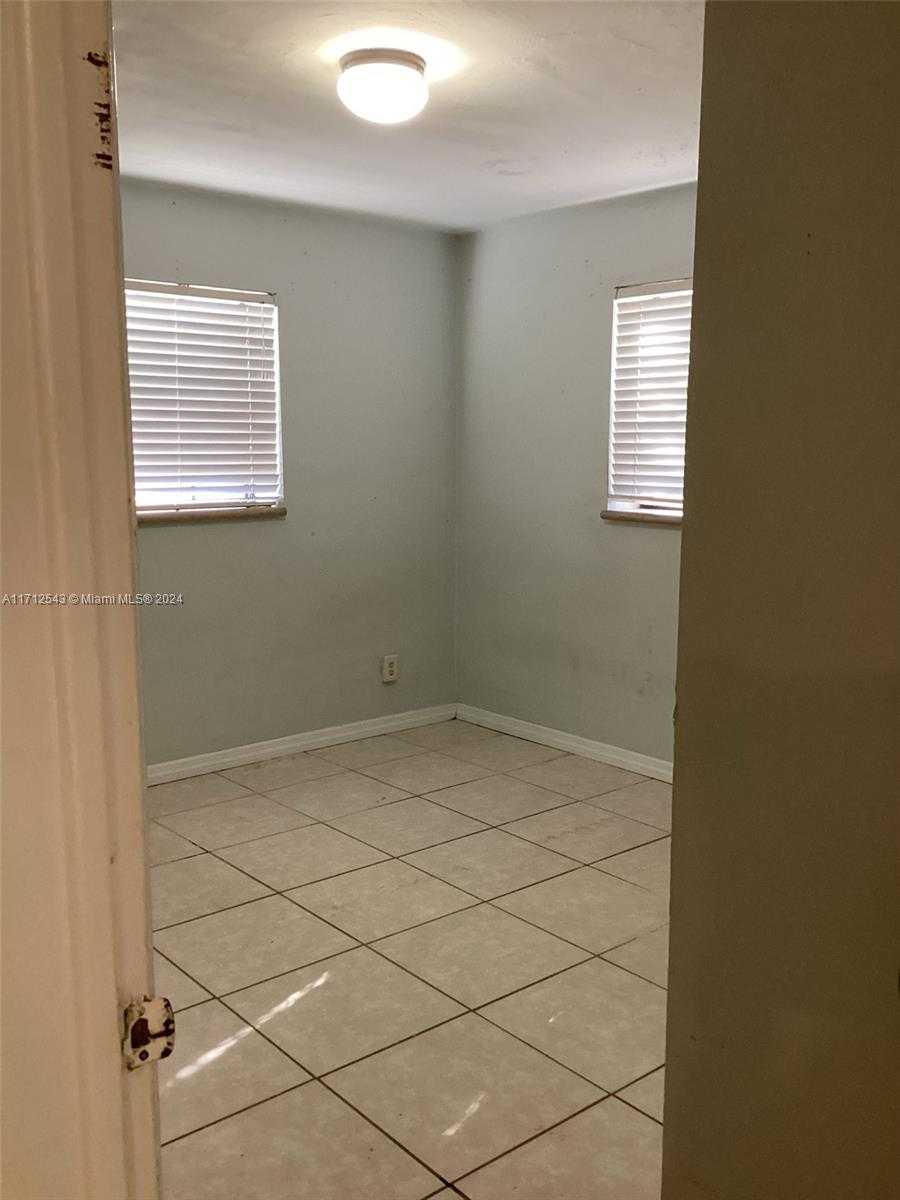 Small Image of 5741 Simms St, Hollywood, FL 33021, USA Number 14