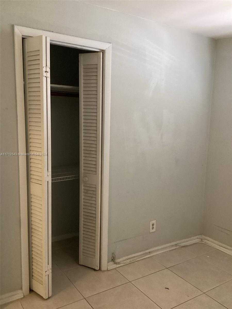 Small Image of 5741 Simms St, Hollywood, FL 33021, USA Number 17