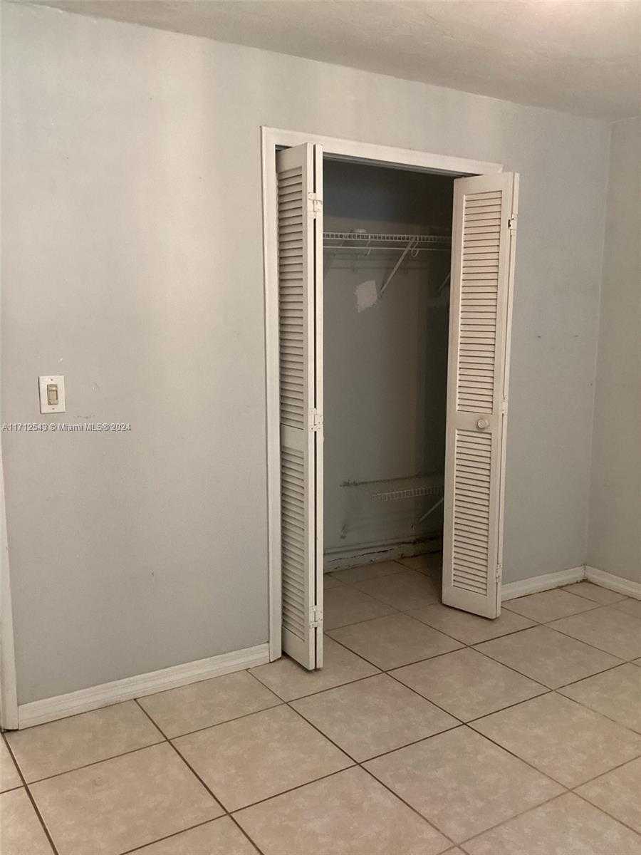 Small Image of 5741 Simms St, Hollywood, FL 33021, USA Number 19