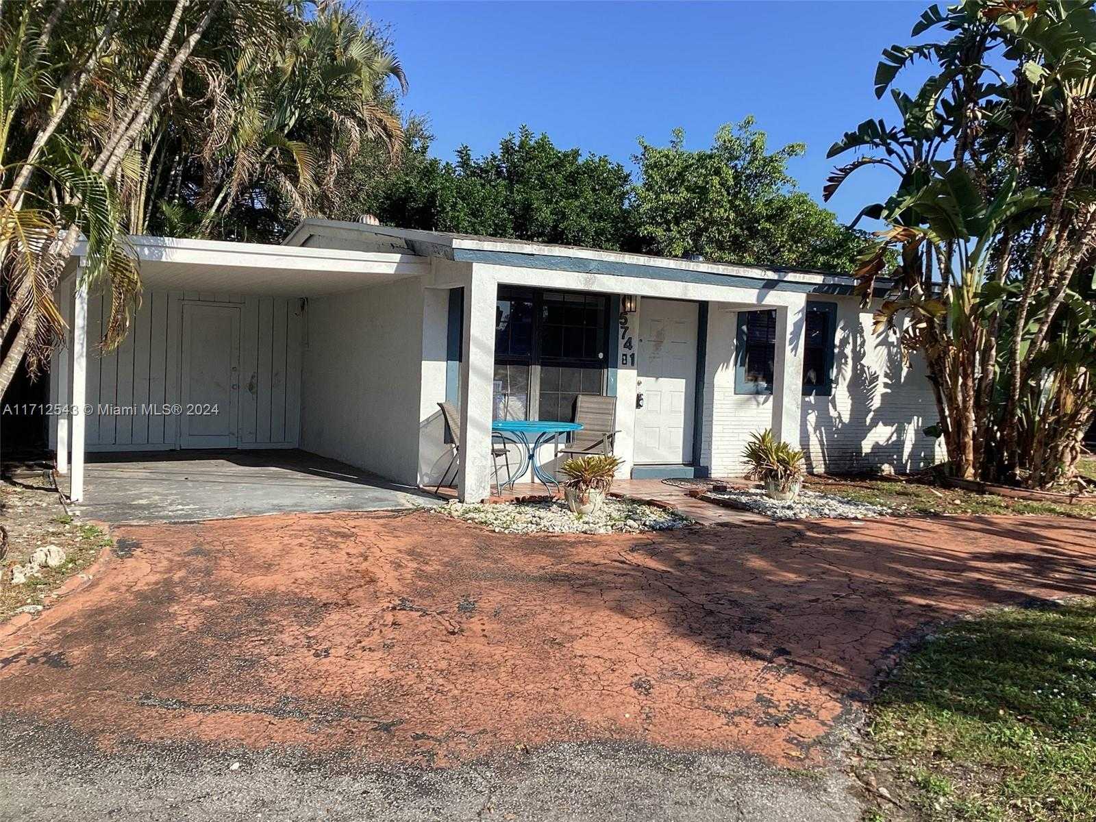 Small Image of 5741 Simms St, Hollywood, FL 33021, USA Number 2