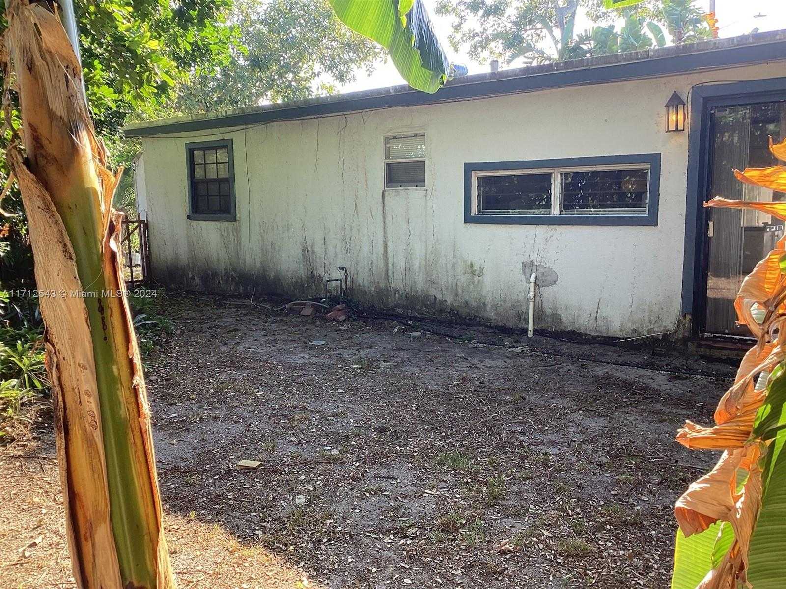 Small Image of 5741 Simms St, Hollywood, FL 33021, USA Number 3