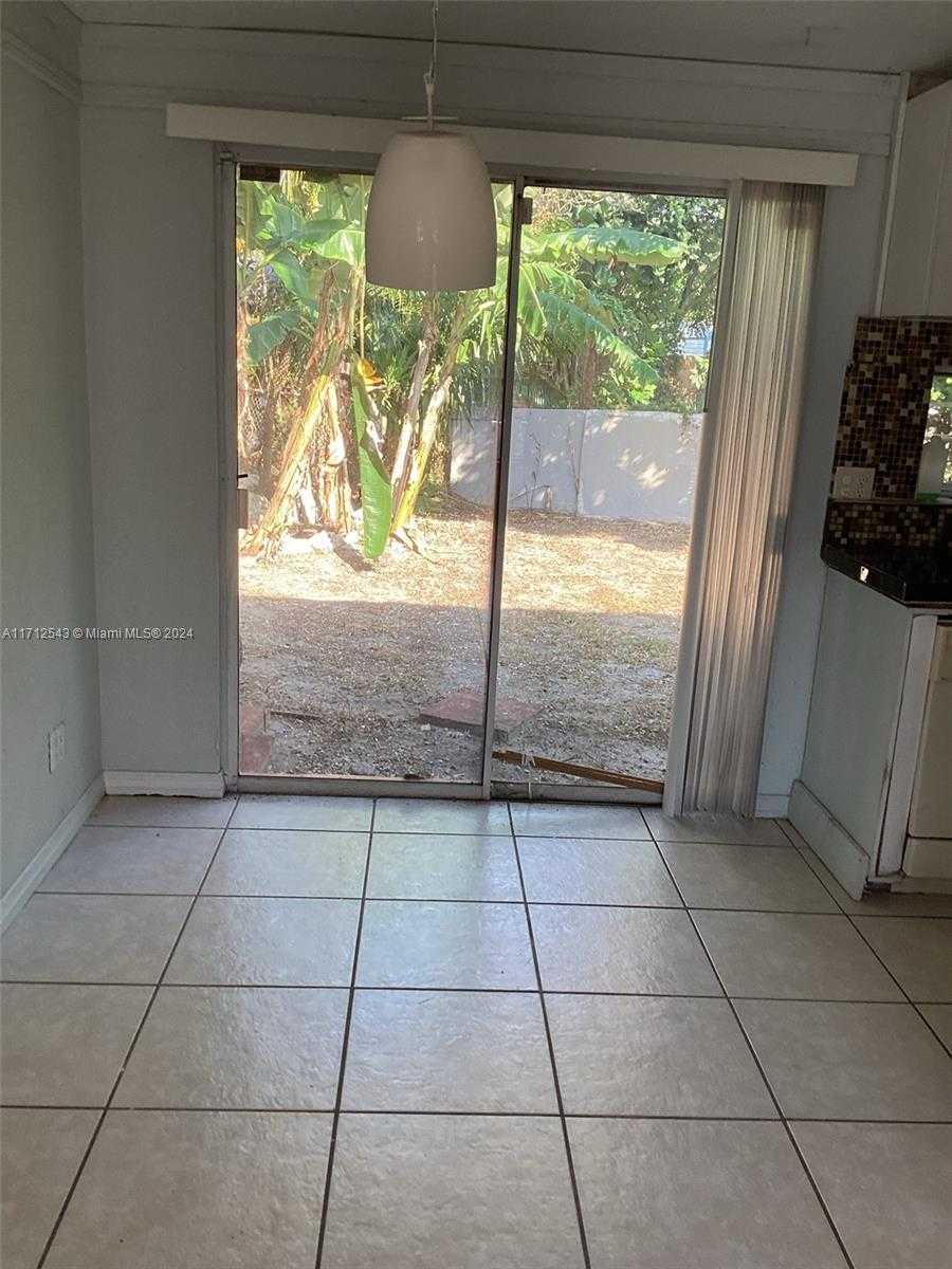 Small Image of 5741 Simms St, Hollywood, FL 33021, USA Number 6