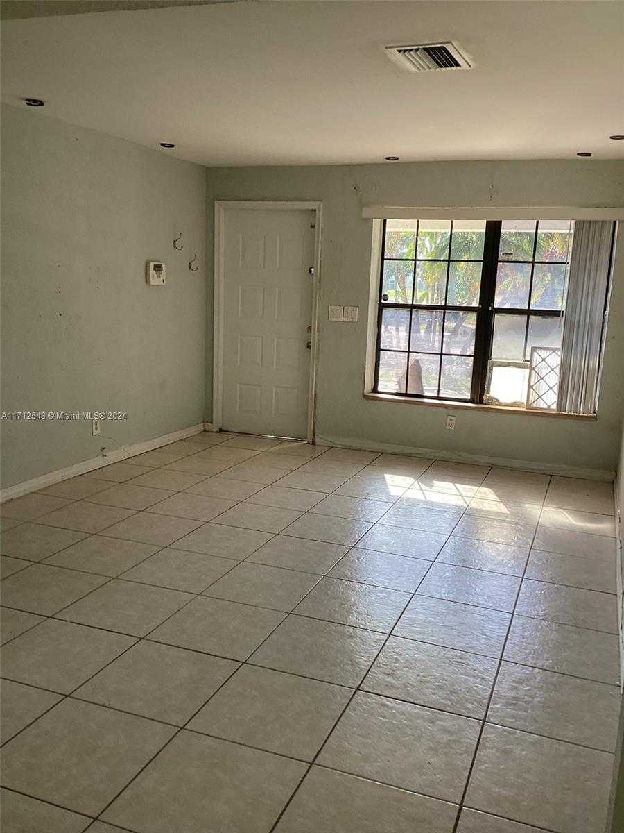 Small Image of 5741 Simms St, Hollywood, FL 33021, USA Number 7