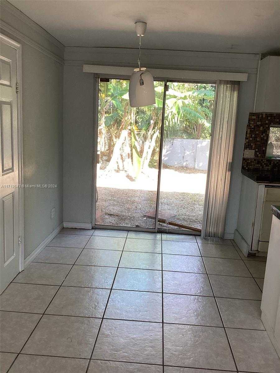 Small Image of 5741 Simms St, Hollywood, FL 33021, USA Number 8
