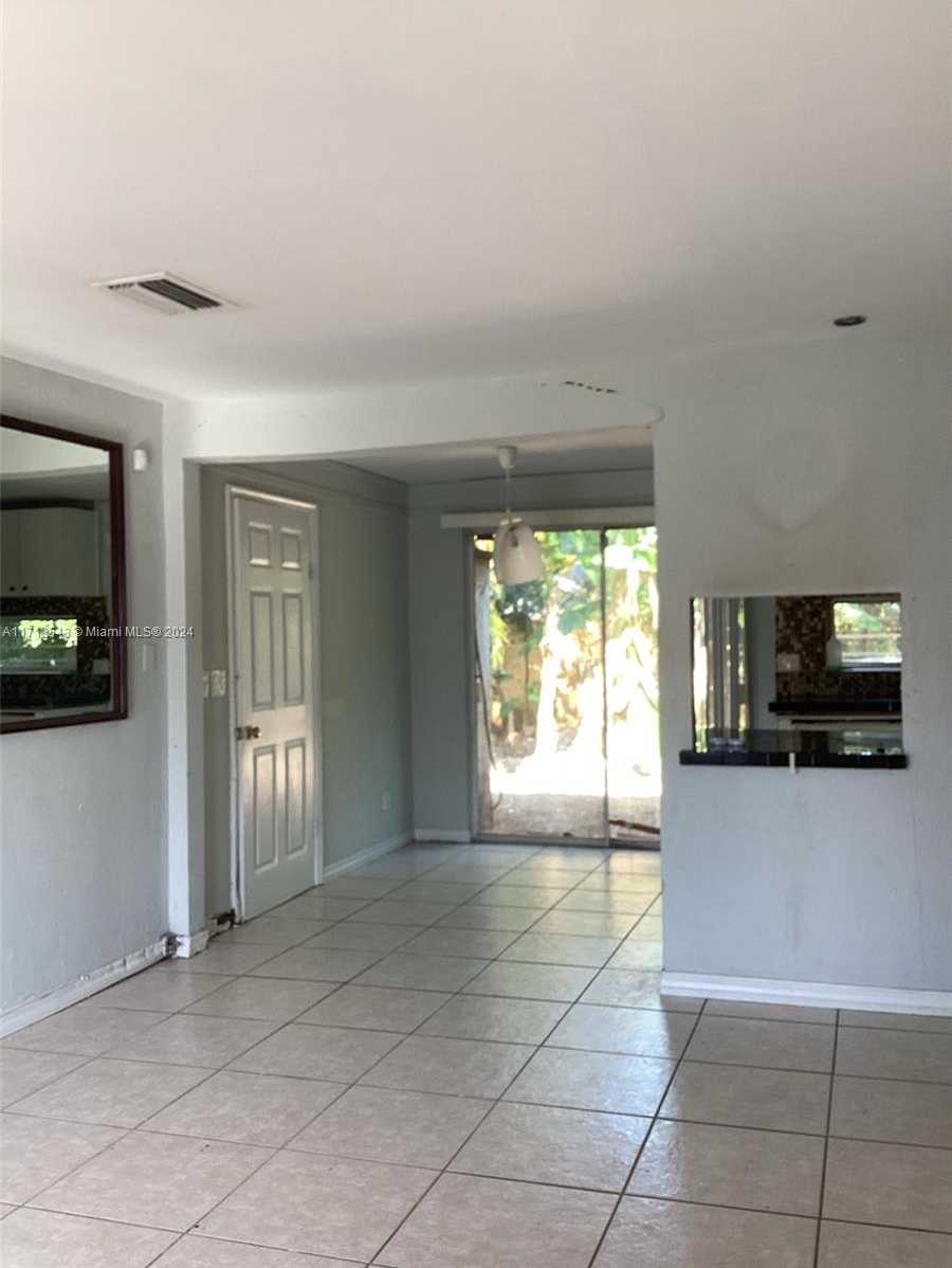 Small Image of 5741 Simms St, Hollywood, FL 33021, USA Number 9