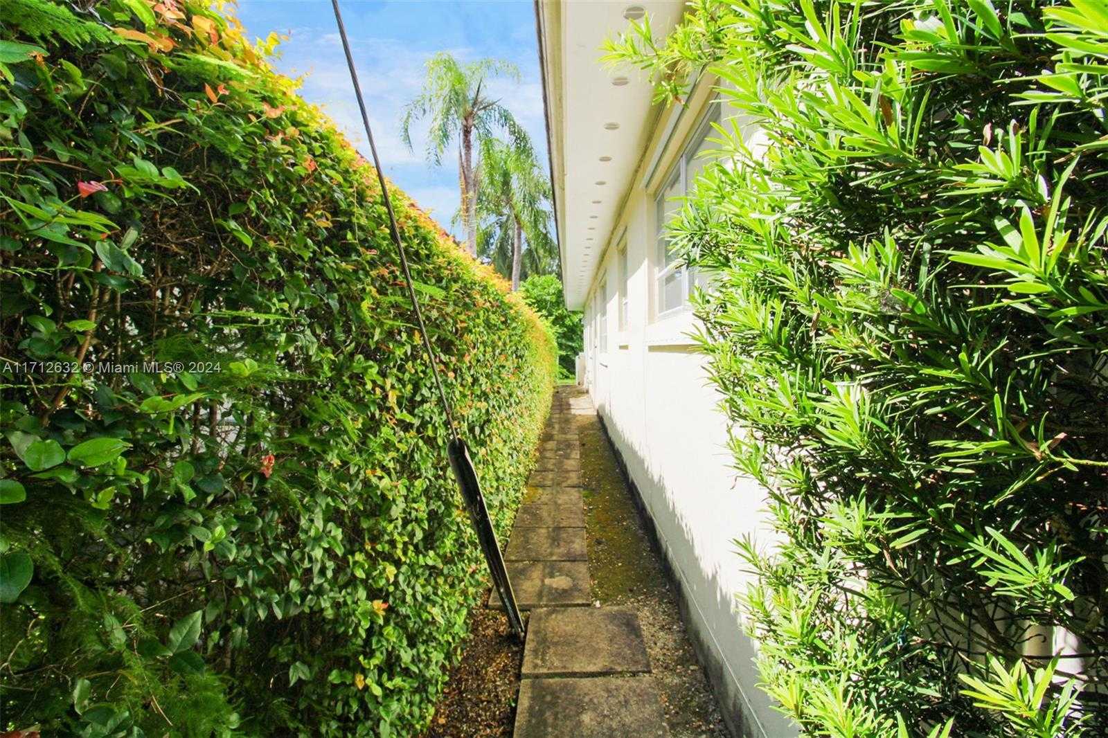 Small Image of 4241 RED RD, Coral Gables Number 19