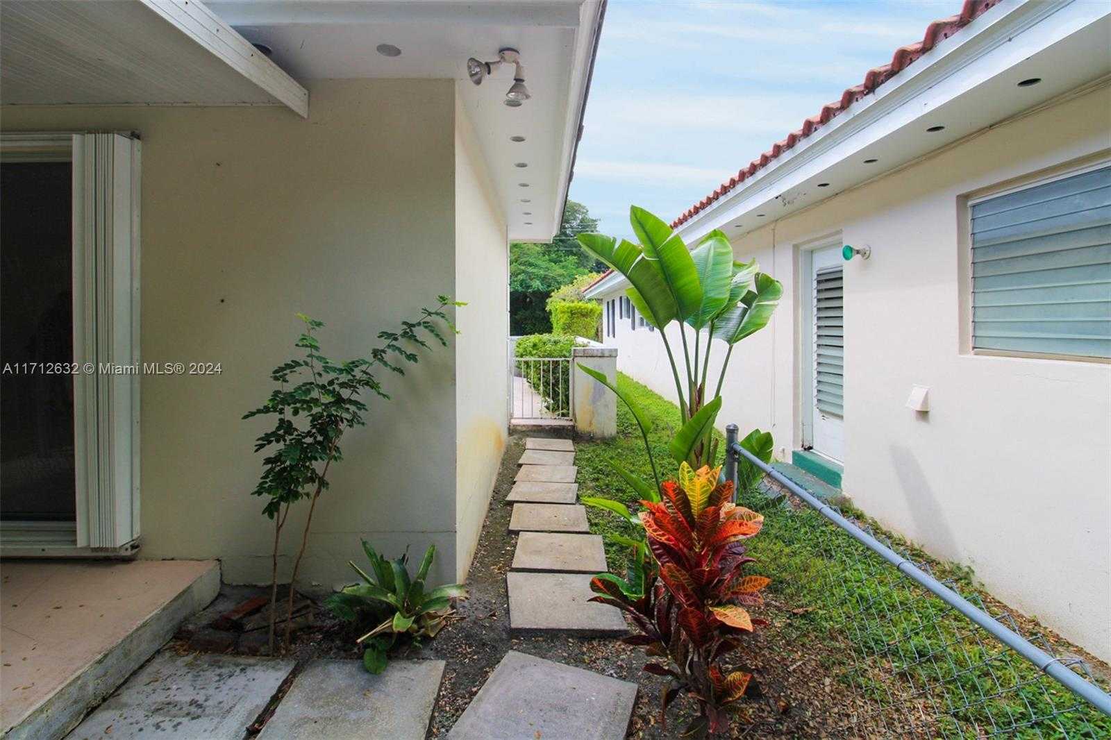 Small Image of 4241 RED RD, Coral Gables Number 20