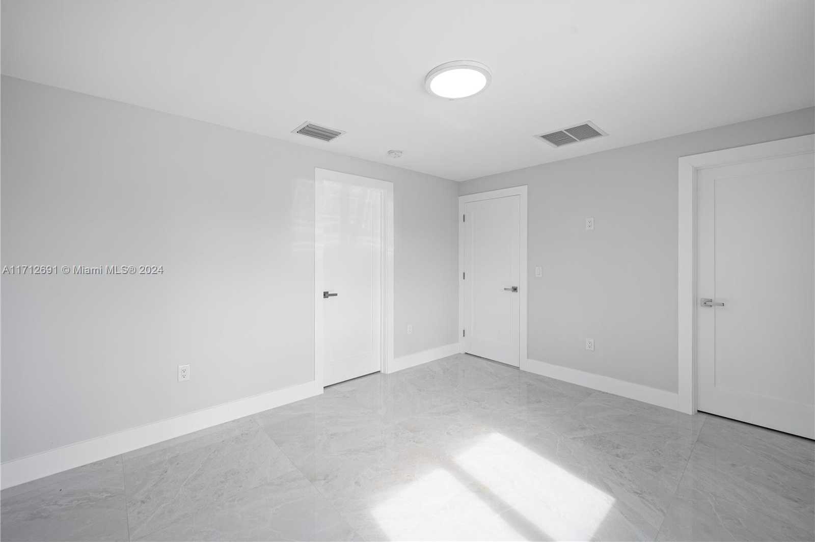 Small Image of 725 EAST 53RD ST, Hialeah Number 14