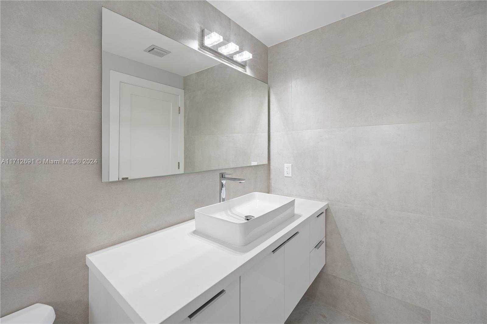 Small Image of 725 EAST 53RD ST, Hialeah Number 21