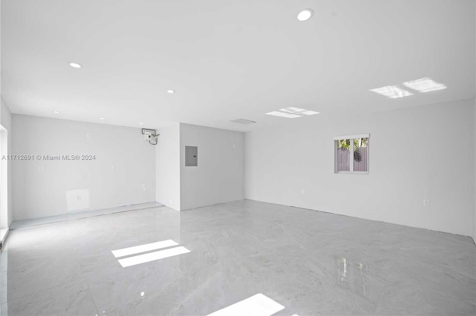 Small Image of 725 EAST 53RD ST, Hialeah Number 23