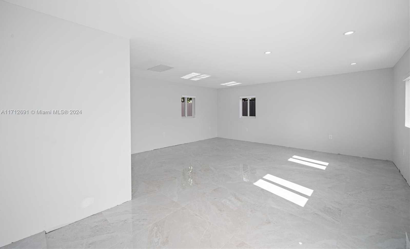 Small Image of 725 EAST 53RD ST, Hialeah Number 24