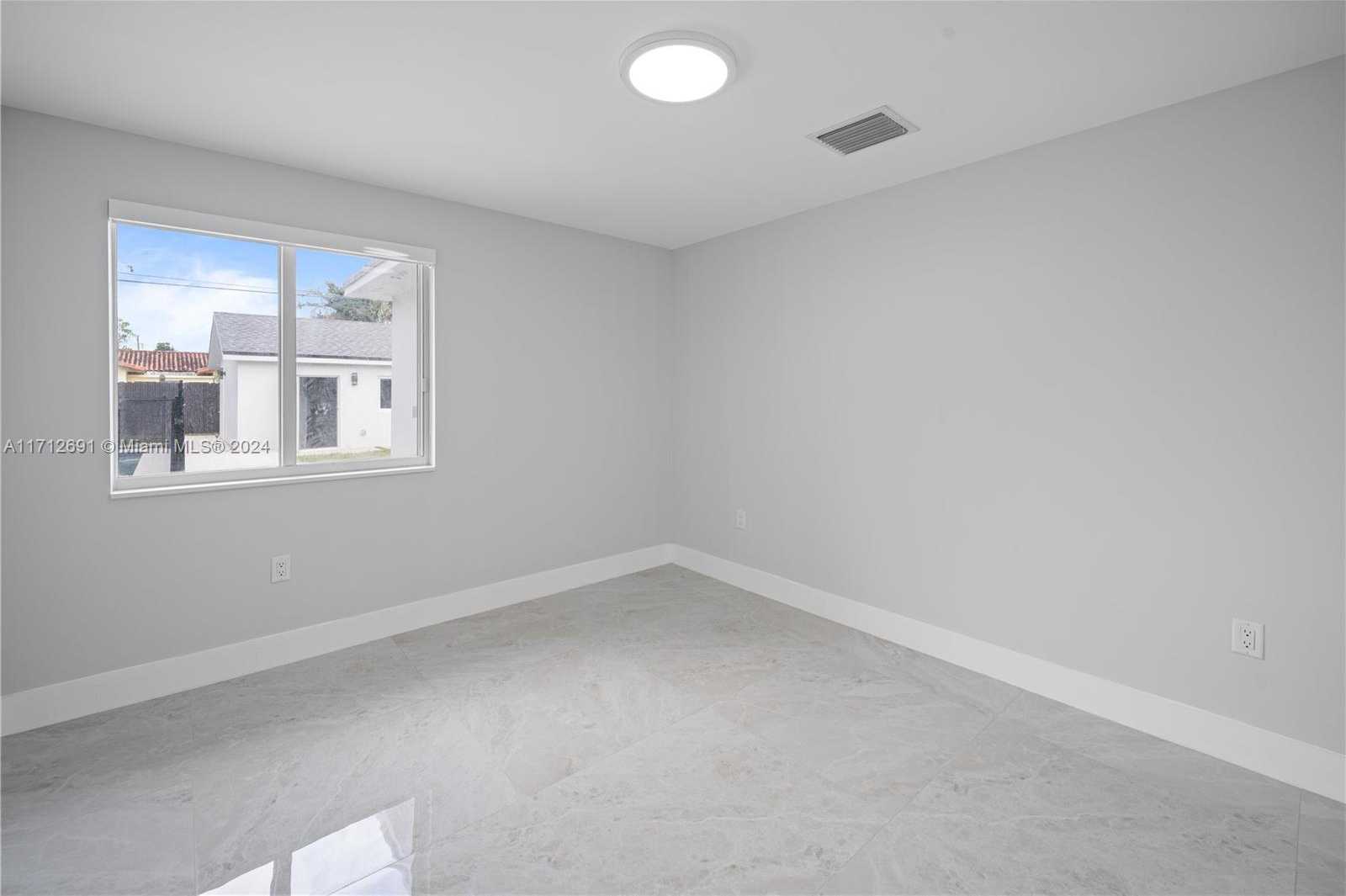Small Image of 725 EAST 53RD ST, Hialeah Number 26