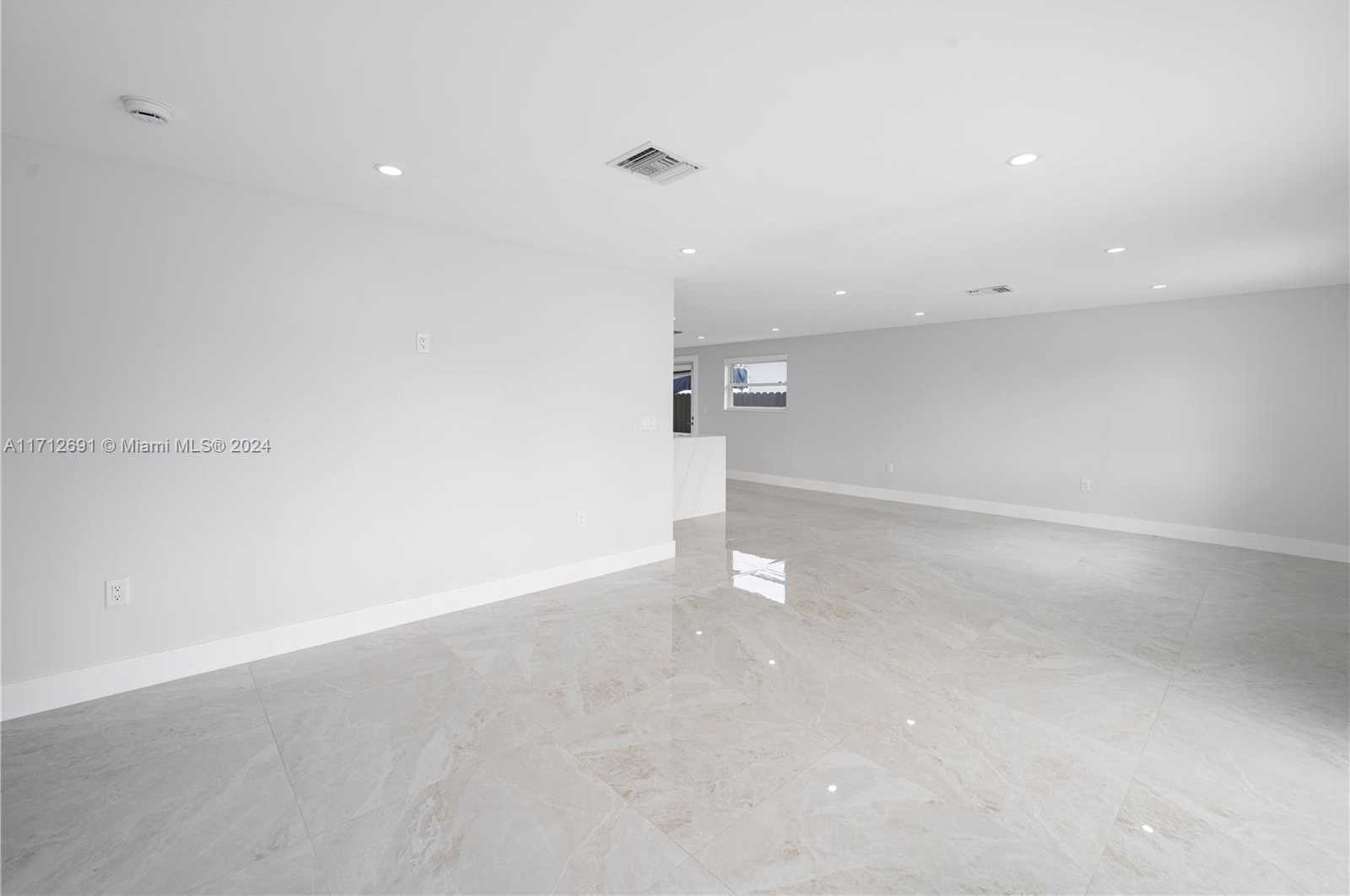 Small Image of 725 EAST 53RD ST, Hialeah Number 3