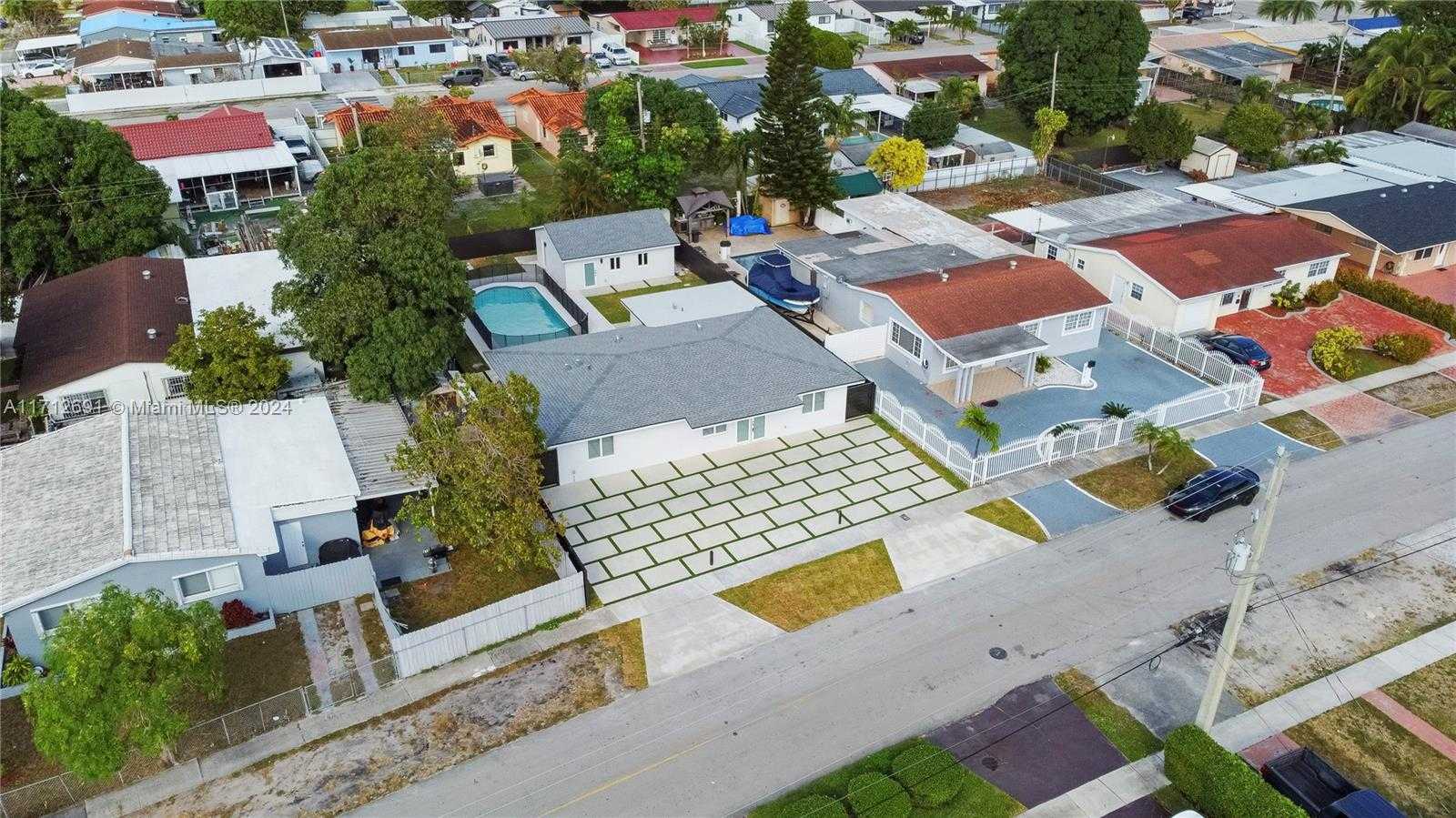 Small Image of 725 EAST 53RD ST, Hialeah Number 33