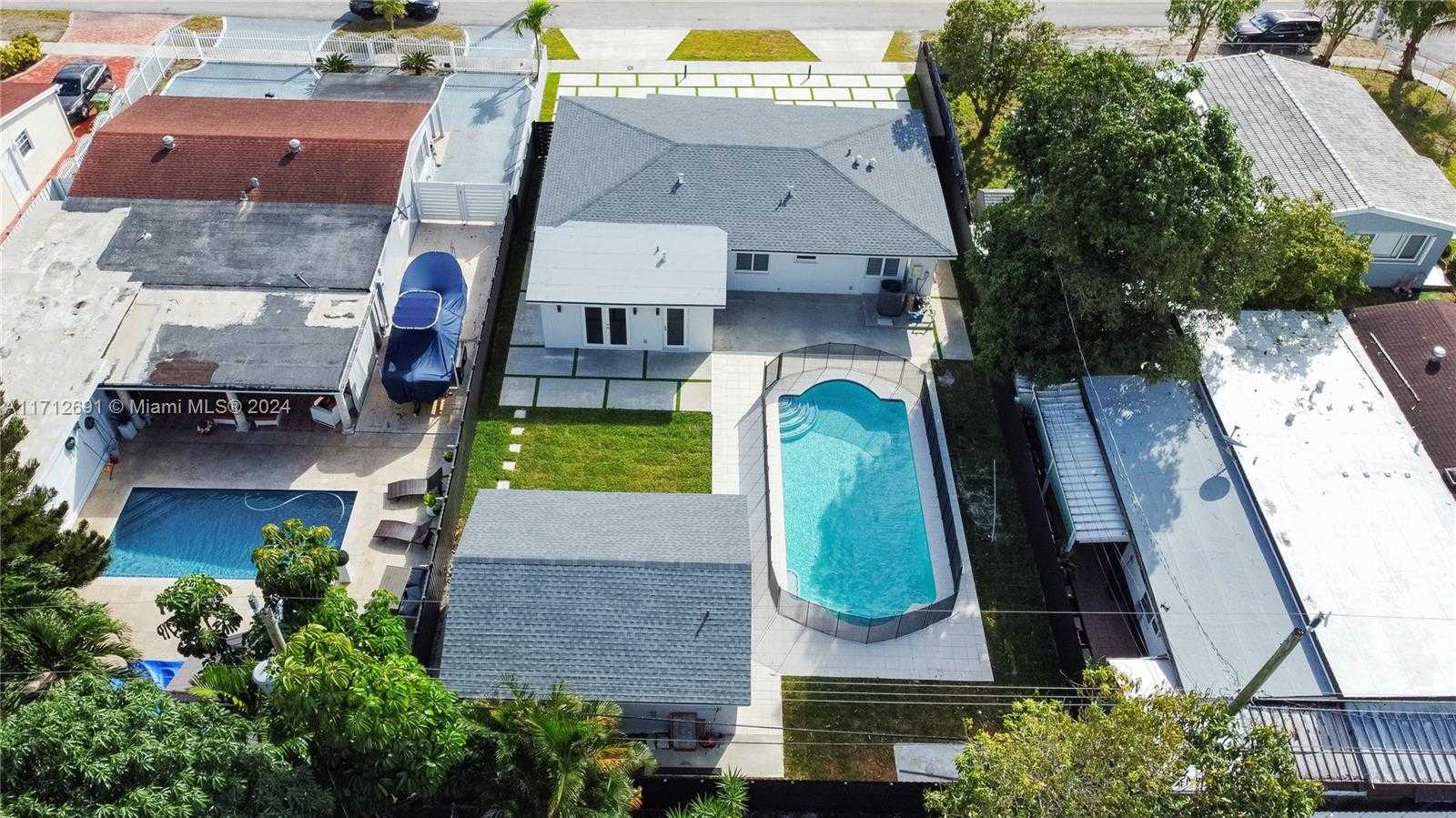 Small Image of 725 EAST 53RD ST, Hialeah Number 34