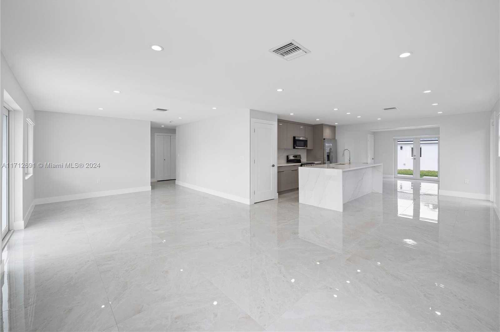 Small Image of 725 EAST 53RD ST, Hialeah Number 4