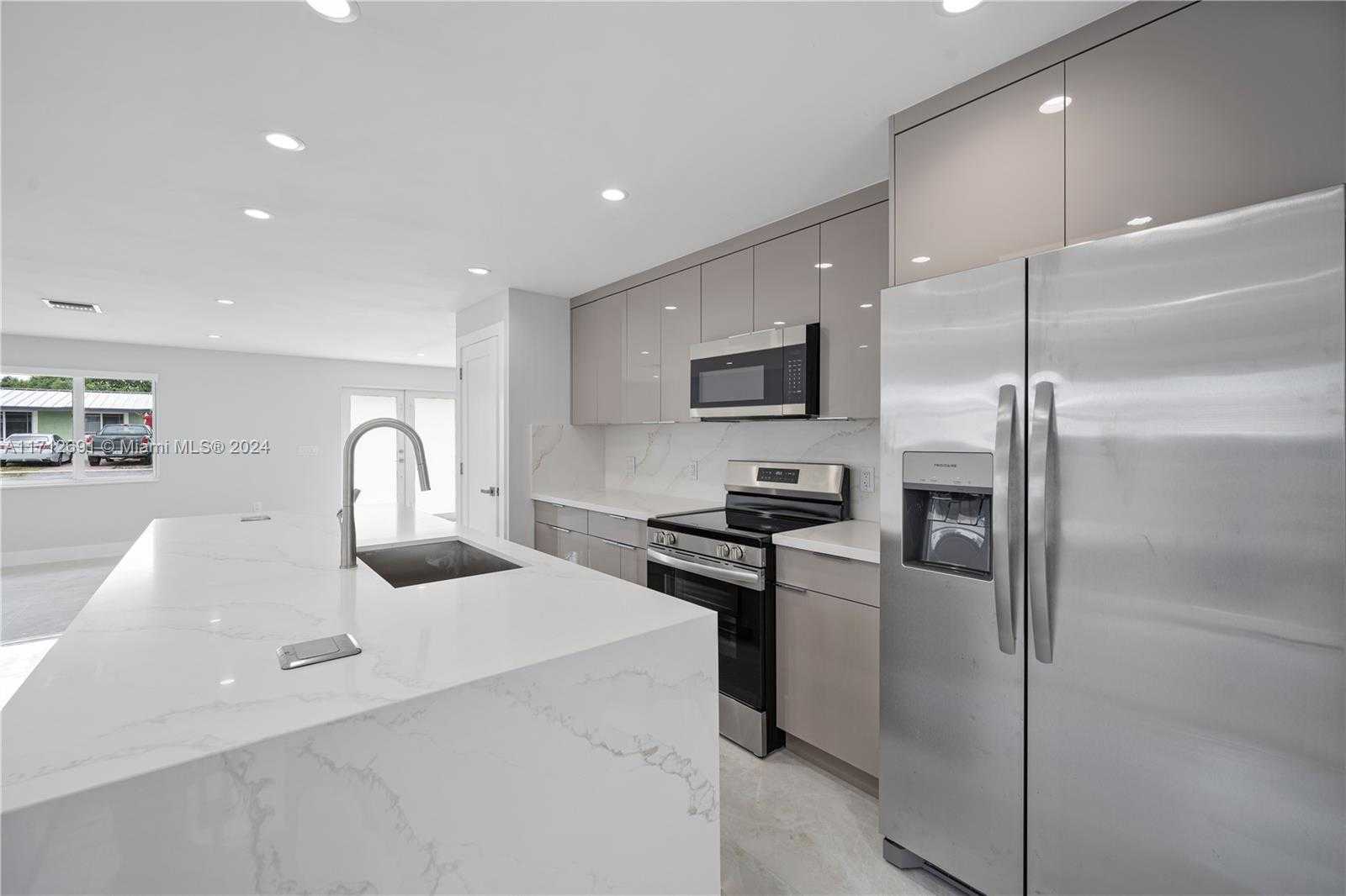 Small Image of 725 EAST 53RD ST, Hialeah Number 6