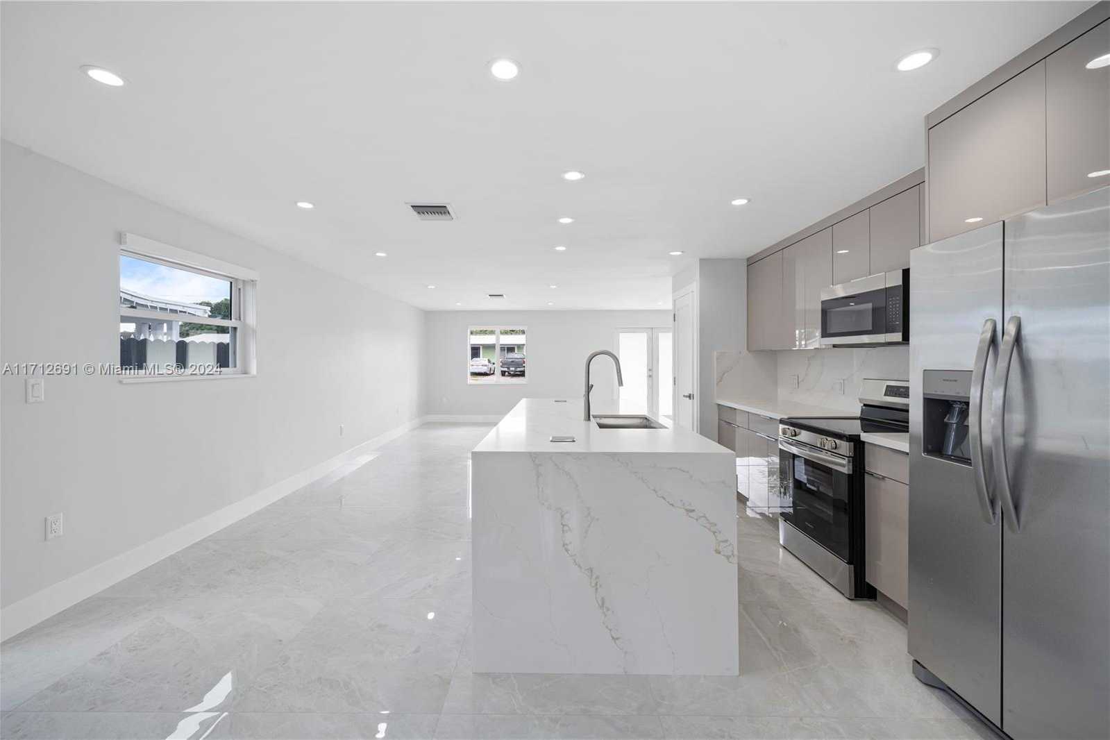 Small Image of 725 EAST 53RD ST, Hialeah Number 7