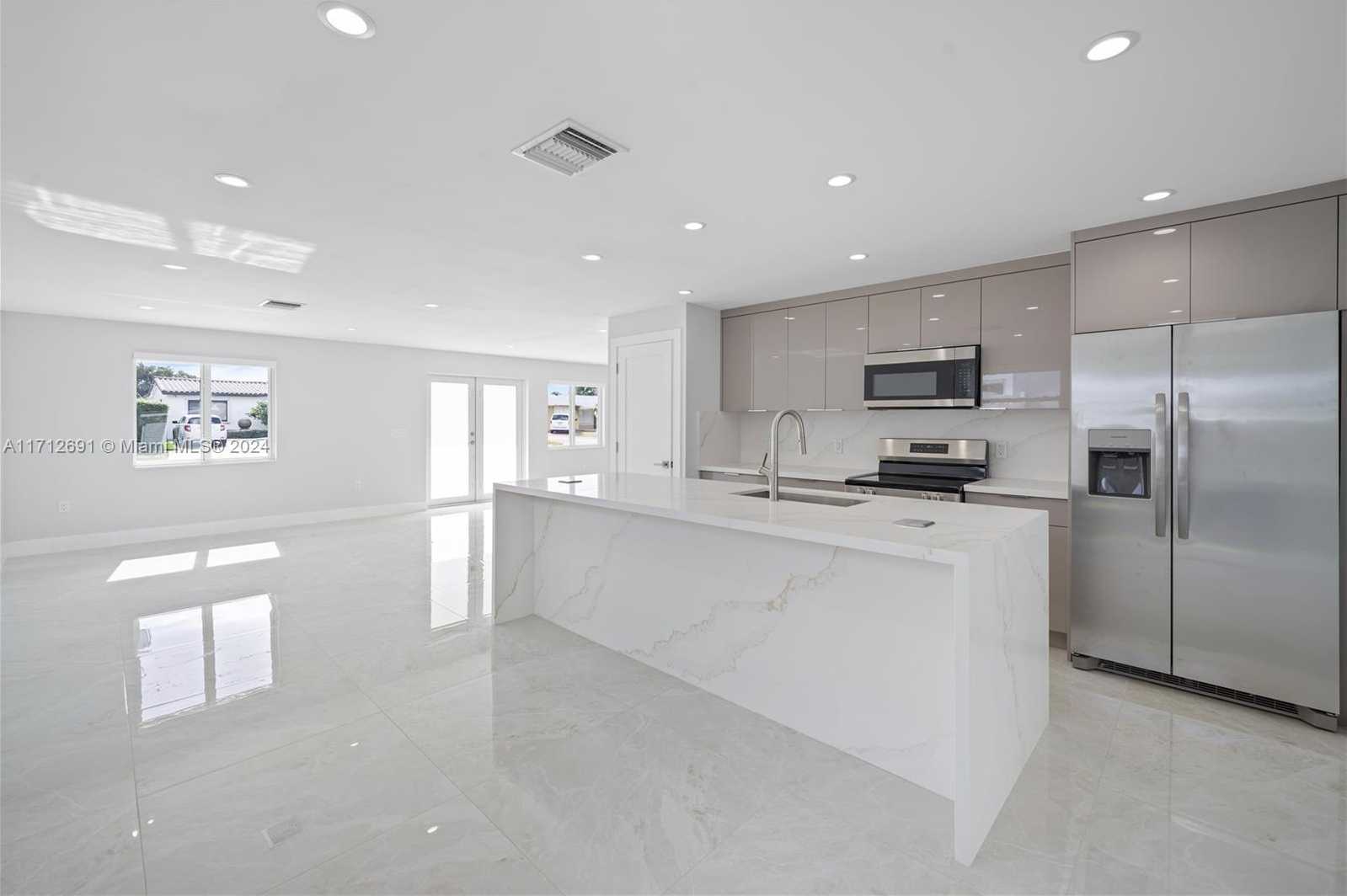 Small Image of 725 EAST 53RD ST, Hialeah Number 8