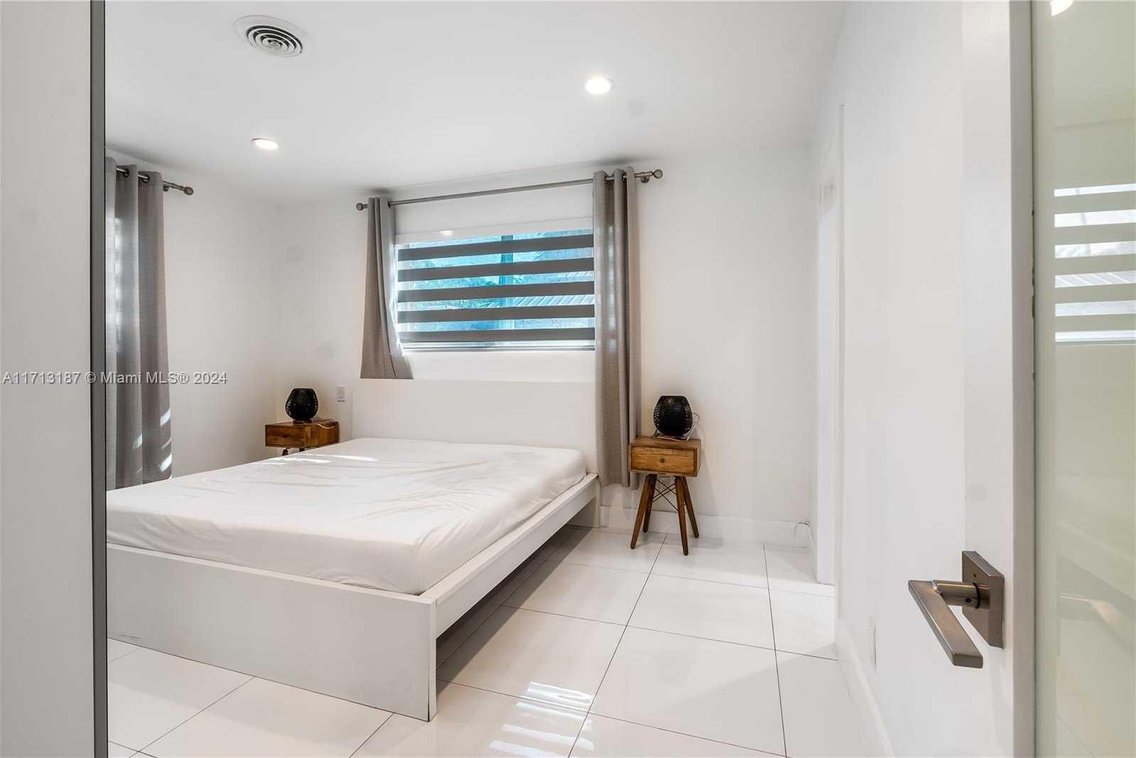 Small Image of 18361 NORTH EAST 7TH CT, North Miami Beach Number 16
