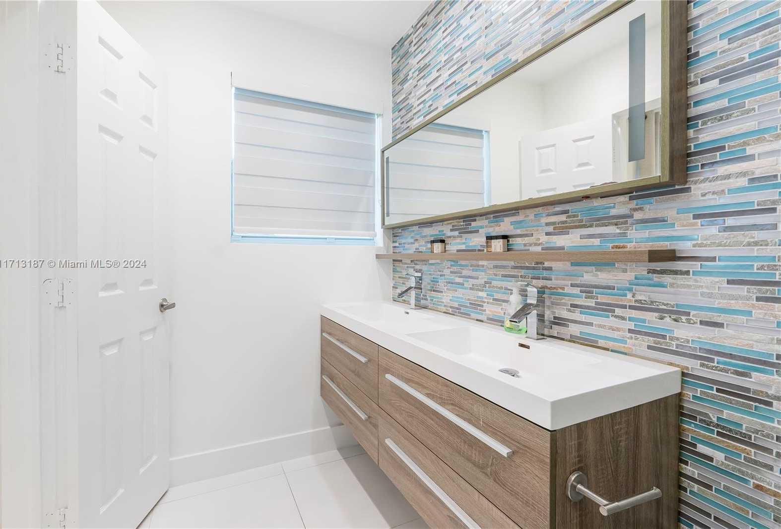 Small Image of 18361 NORTH EAST 7TH CT, North Miami Beach Number 23