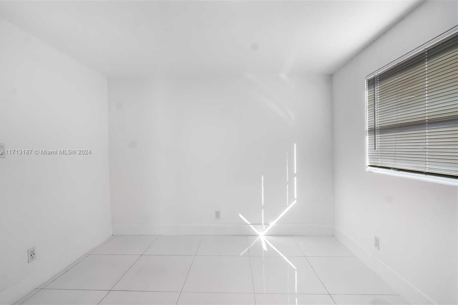 Small Image of 18361 NORTH EAST 7TH CT, North Miami Beach Number 30