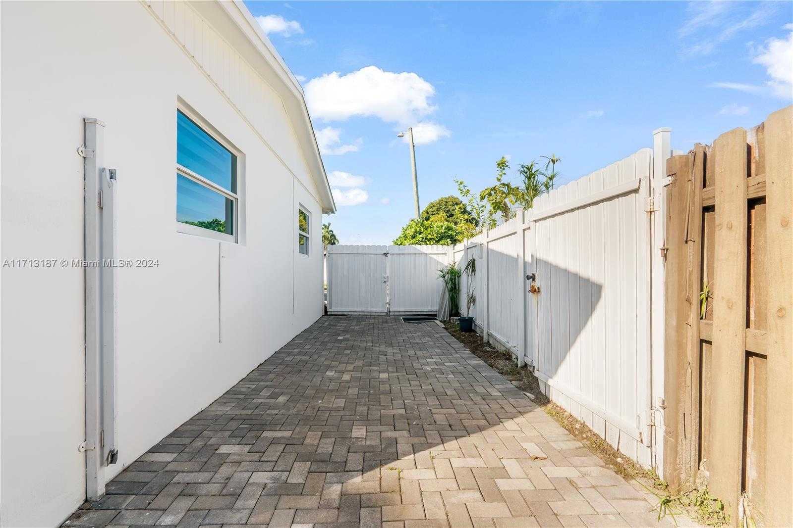 Small Image of 18361 NORTH EAST 7TH CT, North Miami Beach Number 40