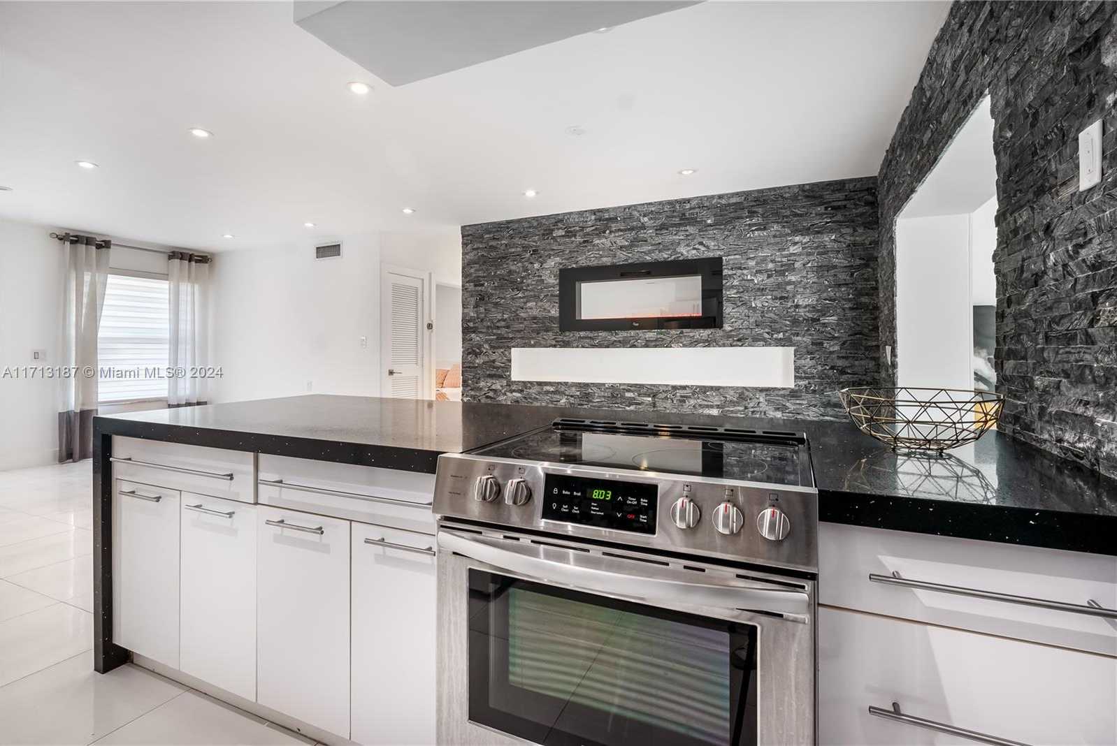 Small Image of 18361 NORTH EAST 7TH CT, North Miami Beach Number 9
