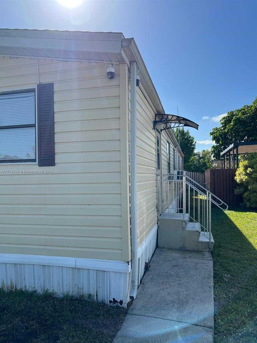 Small Image of 21780 NORTH WEST 2ND CT, Pembroke Pines Number 3