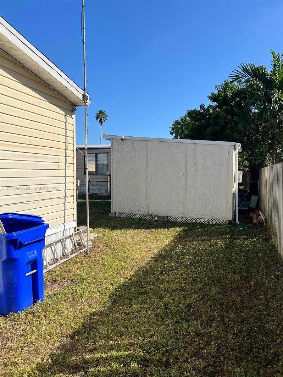 Small Image of 21780 NORTH WEST 2ND CT, Pembroke Pines Number 5