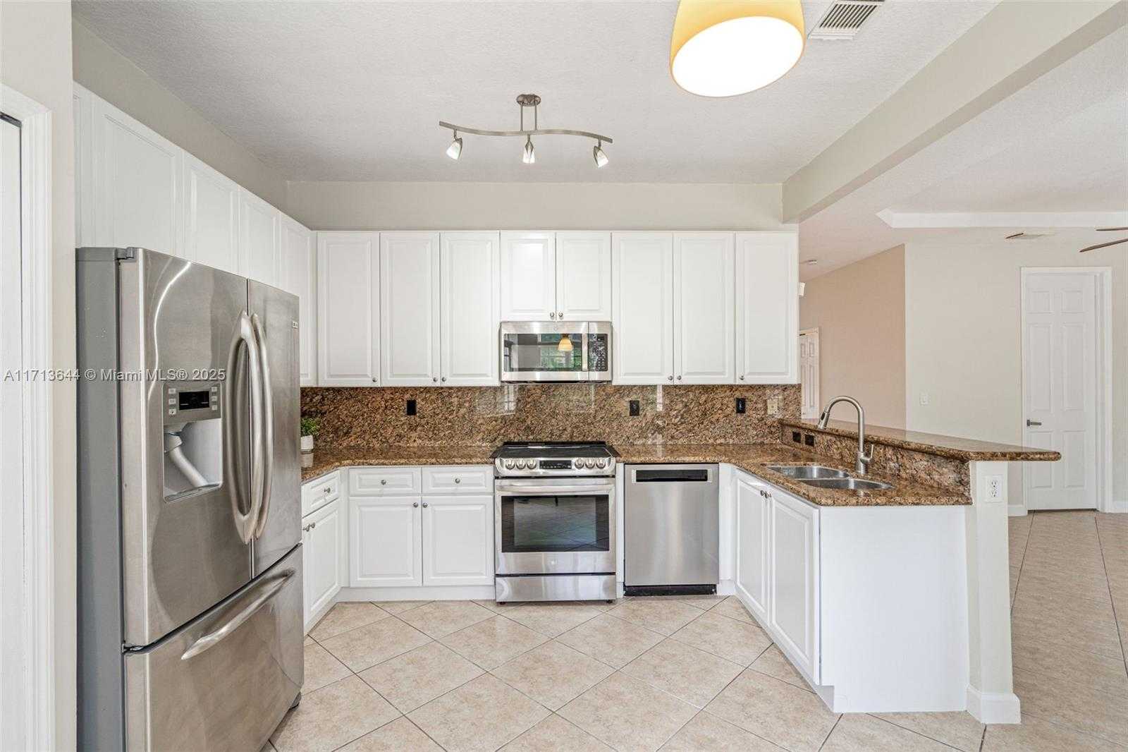 Small Image of 6423 SOUTH WEST 162ND PATH, Miami Number 12